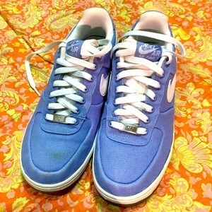 Nike Air Force 1. Women’s size US 9. 💜